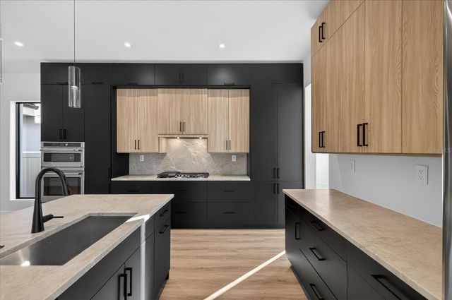 3702 S LYNWOOD AVENUE, Tampa, FL 33611