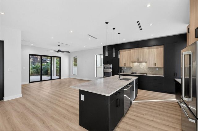 3702 S LYNWOOD AVENUE, Tampa, FL 33611