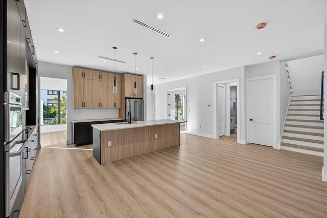 3702 S LYNWOOD AVENUE, Tampa, FL 33611