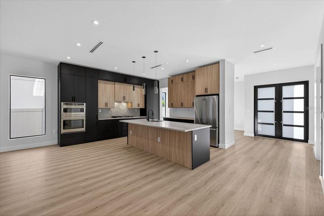 3702 S LYNWOOD AVENUE, Tampa, FL 33611