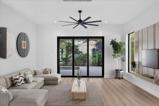 3702 S LYNWOOD AVENUE, Tampa, FL 33611