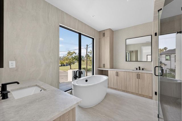 3702 S LYNWOOD AVENUE, Tampa, FL 33611