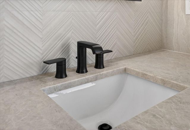 3702 S LYNWOOD AVENUE, Tampa, FL 33611