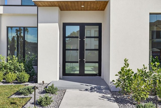 3702 S LYNWOOD AVENUE, Tampa, FL 33611