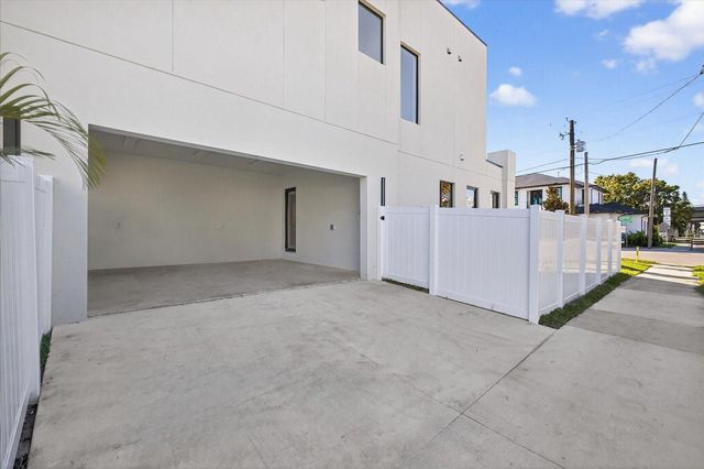 3702 S LYNWOOD AVENUE, Tampa, FL 33611