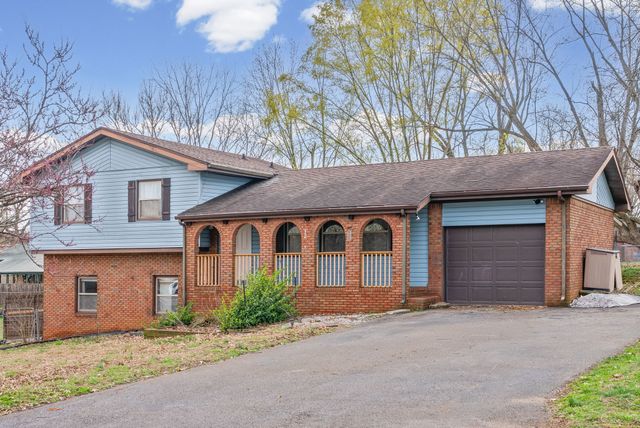 303 Bradley Ct, Hopkinsville, KY 42240