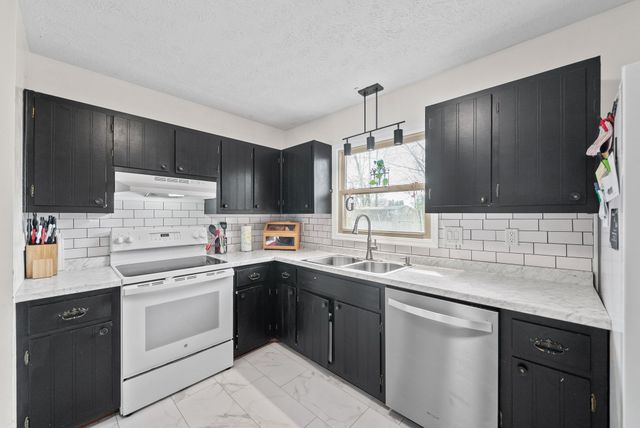 303 Bradley Ct, Hopkinsville, KY 42240