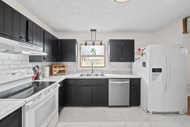 303 Bradley Ct, Hopkinsville, KY 42240