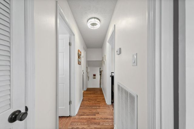 303 Bradley Ct, Hopkinsville, KY 42240