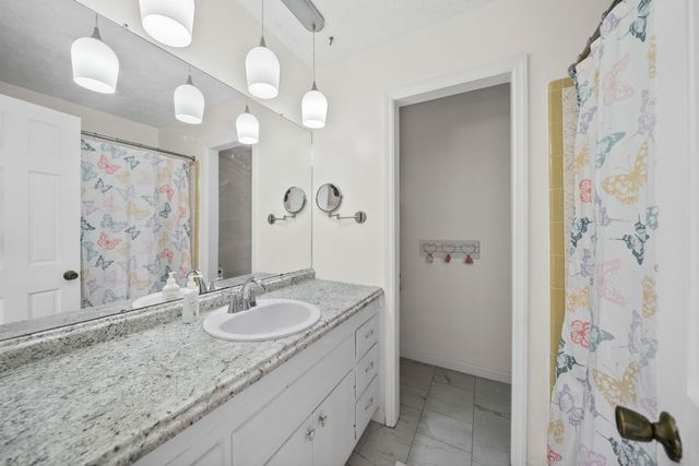 303 Bradley Ct, Hopkinsville, KY 42240