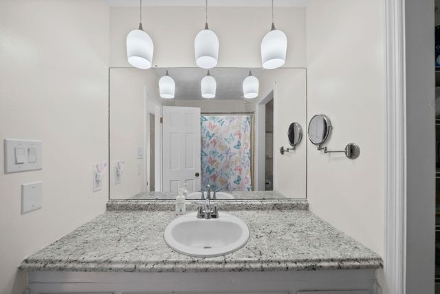 303 Bradley Ct, Hopkinsville, KY 42240