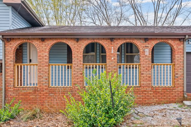 303 Bradley Ct, Hopkinsville, KY 42240