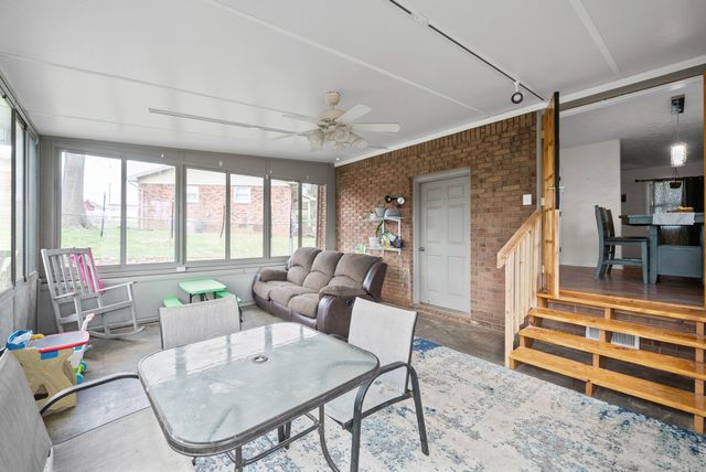 303 Bradley Ct, Hopkinsville, KY 42240