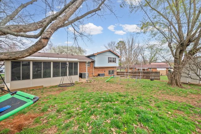 303 Bradley Ct, Hopkinsville, KY 42240