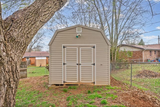 303 Bradley Ct, Hopkinsville, KY 42240