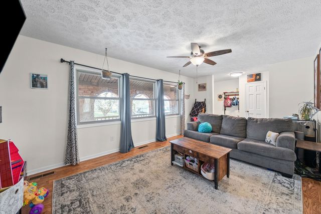 303 Bradley Ct, Hopkinsville, KY 42240