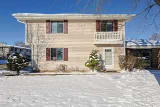 107 TONSET Court 107, Schaumburg, IL 60193