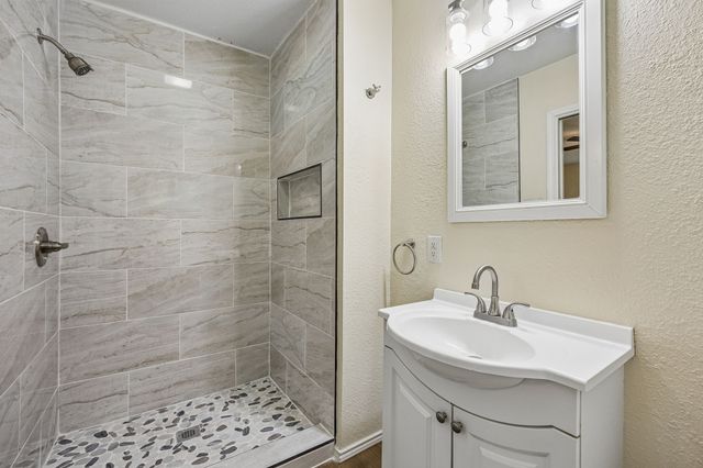 740 Joanna Drive, Hurst, TX 76053