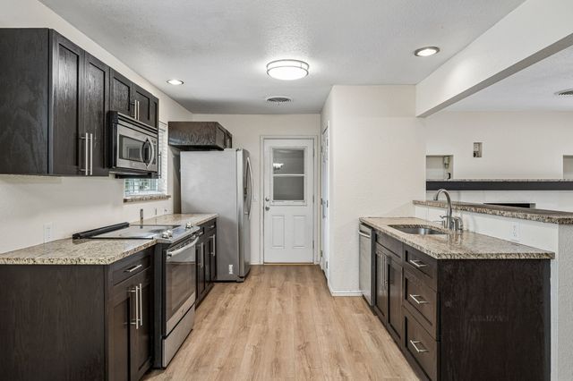 740 Joanna Drive, Hurst, TX 76053