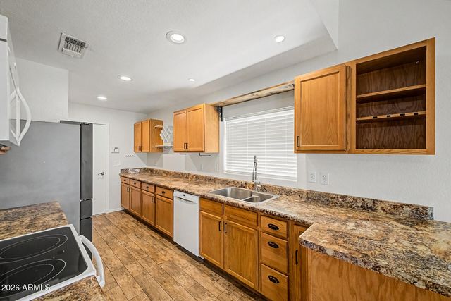 11106 W GLENROSA Avenue, Phoenix, AZ 85037