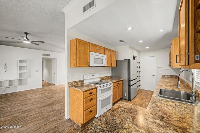 11106 W GLENROSA Avenue, Phoenix, AZ 85037