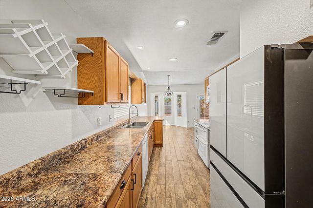 11106 W GLENROSA Avenue, Phoenix, AZ 85037