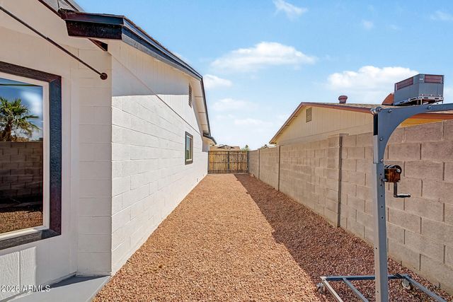 11106 W GLENROSA Avenue, Phoenix, AZ 85037