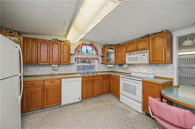 54 La Fonda LN, North Fort Myers, FL 33903