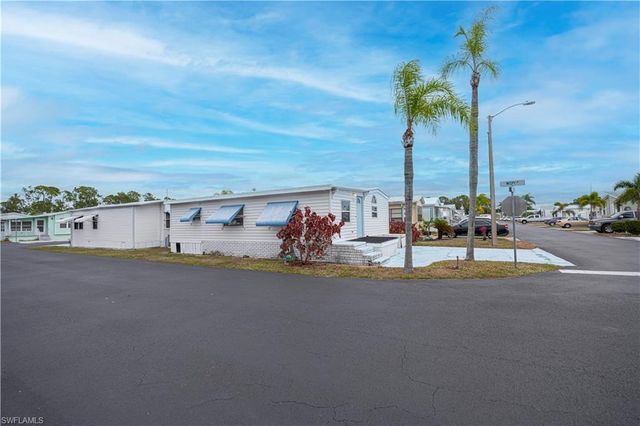 54 La Fonda LN, North Fort Myers, FL 33903