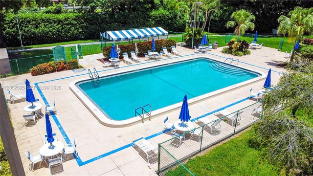 1400 Saint Charles Pl 317, Pembroke Pines, FL 33026