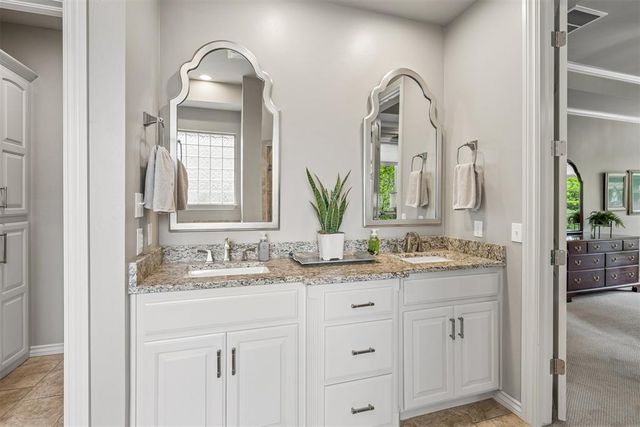 8802 Belcaro Drive, Edmond, OK 73034