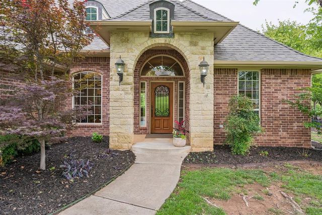 8802 Belcaro Drive, Edmond, OK 73034