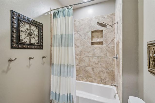 8802 Belcaro Drive, Edmond, OK 73034