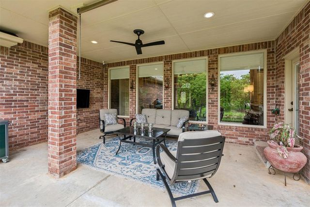 8802 Belcaro Drive, Edmond, OK 73034
