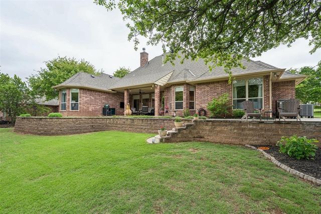 8802 Belcaro Drive, Edmond, OK 73034