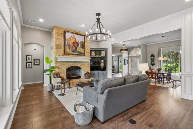 8802 Belcaro Drive, Edmond, OK 73034