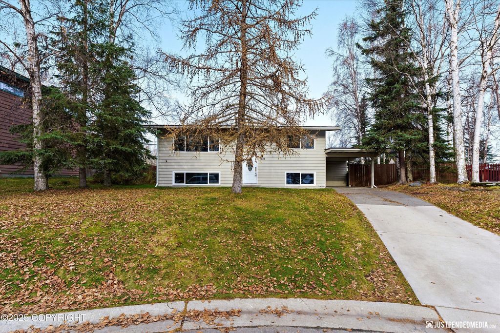 7725 Hennings Way, Anchorage, AK 99504