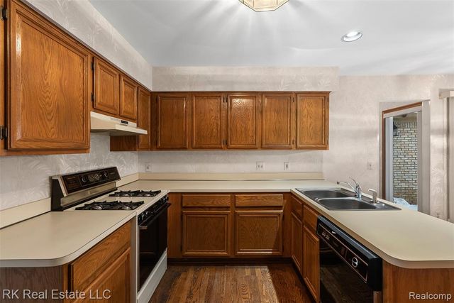 17763 E Kirkwood Drive, Clinton Township, MI 48038