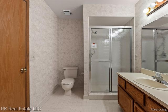 17763 E Kirkwood Drive, Clinton Township, MI 48038