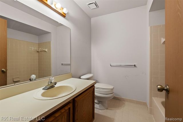 17763 E Kirkwood Drive, Clinton Township, MI 48038