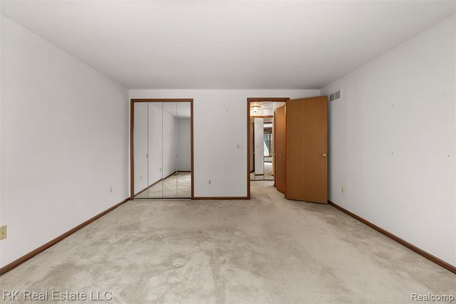 17763 E Kirkwood Drive, Clinton Township, MI 48038