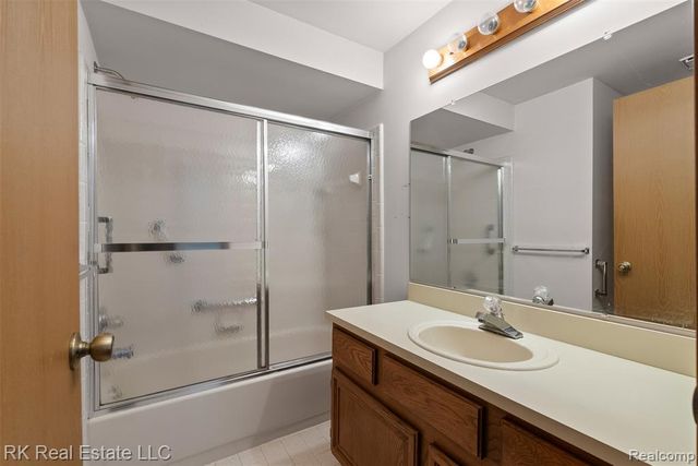 17763 E Kirkwood Drive, Clinton Township, MI 48038