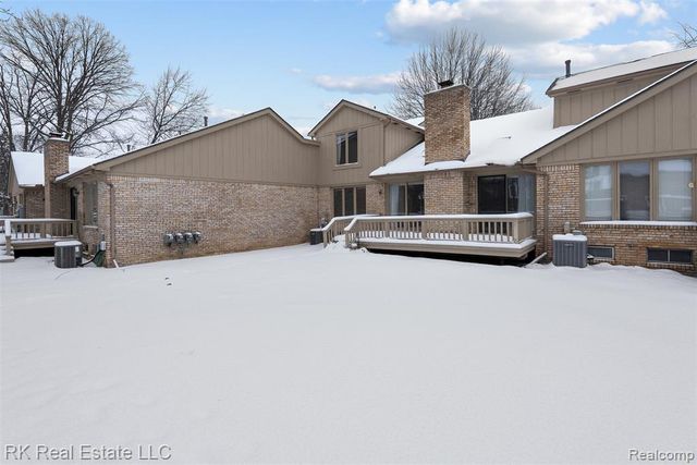 17763 E Kirkwood Drive, Clinton Township, MI 48038