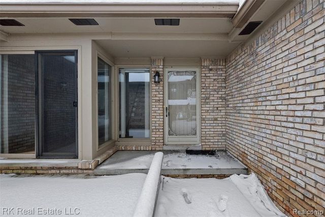 17763 E Kirkwood Drive, Clinton Township, MI 48038