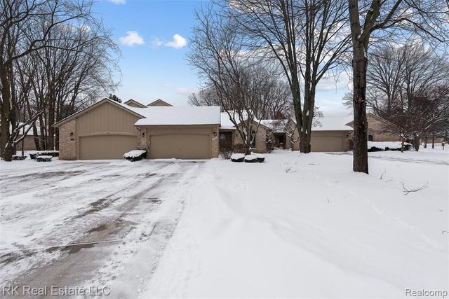 17763 E Kirkwood Drive, Clinton Township, MI 48038
