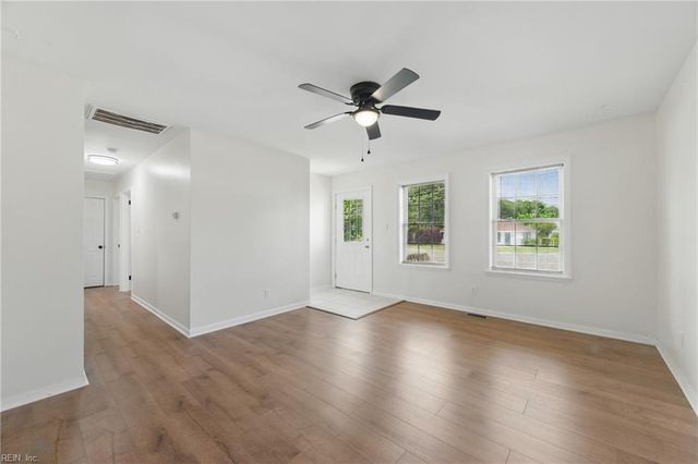 155 Colony RD, Newport News, VA 23602