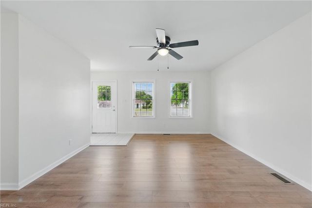 155 Colony RD, Newport News, VA 23602