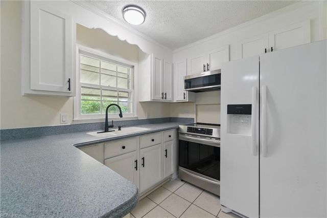 155 Colony RD, Newport News, VA 23602