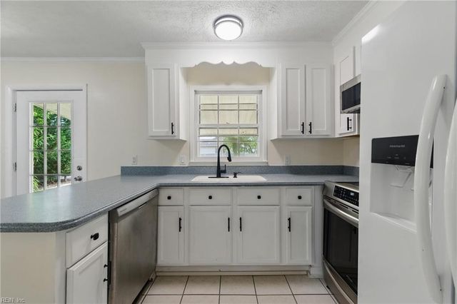 155 Colony RD, Newport News, VA 23602
