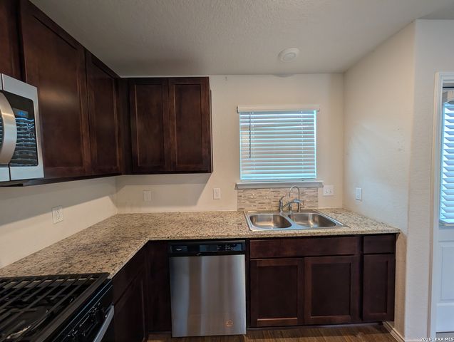 913 Andean Emerald, San Antonio, TX 78253